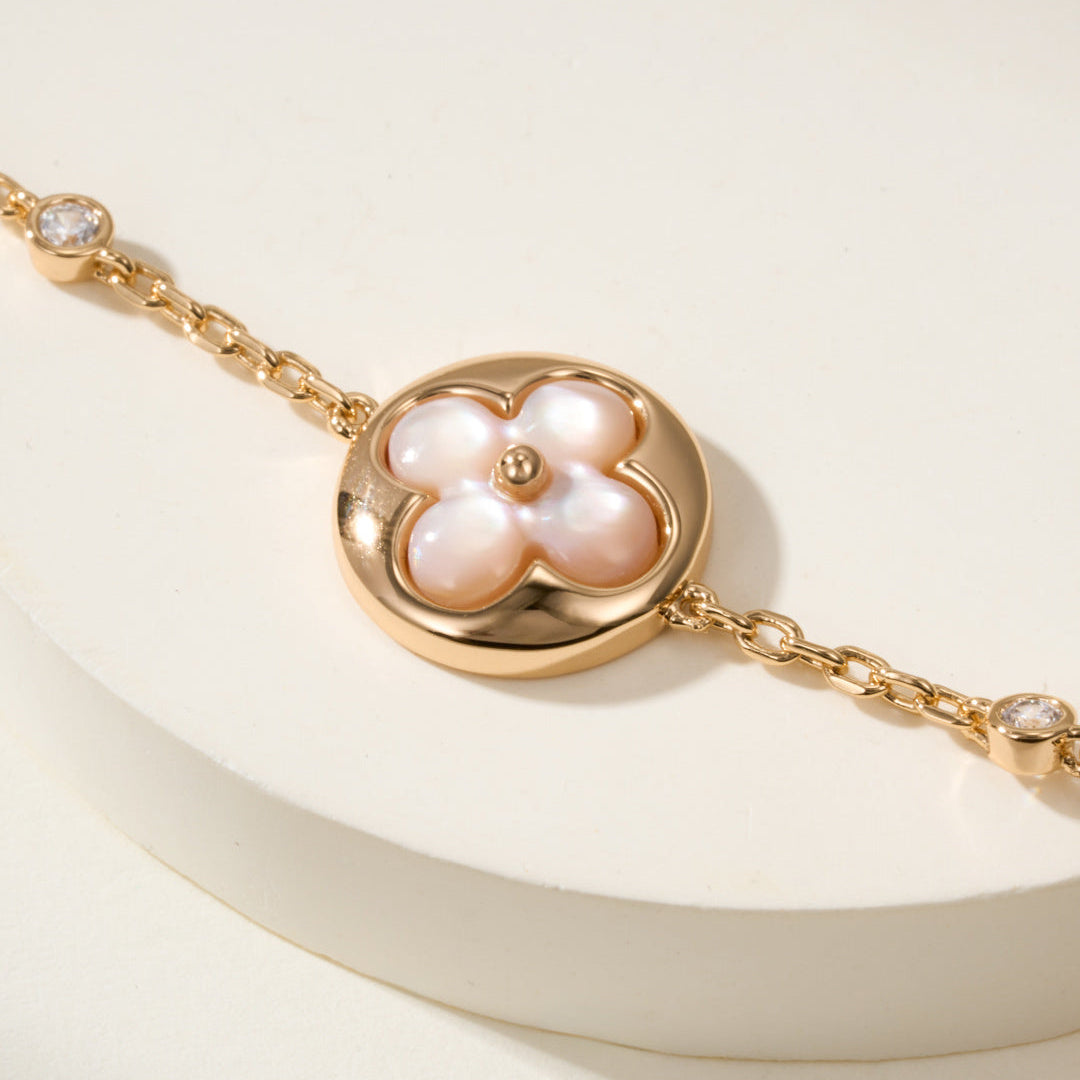 Four-Leaf Clover Bracelet with Pink Mother-of-Pearl – Lucky Charm
