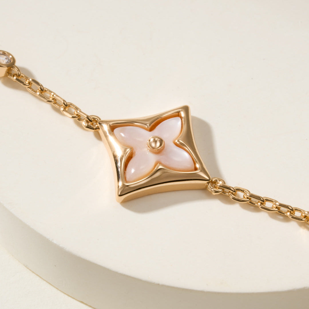 Four-Leaf Clover Bracelet with Pink Mother-of-Pearl – Lucky Charm