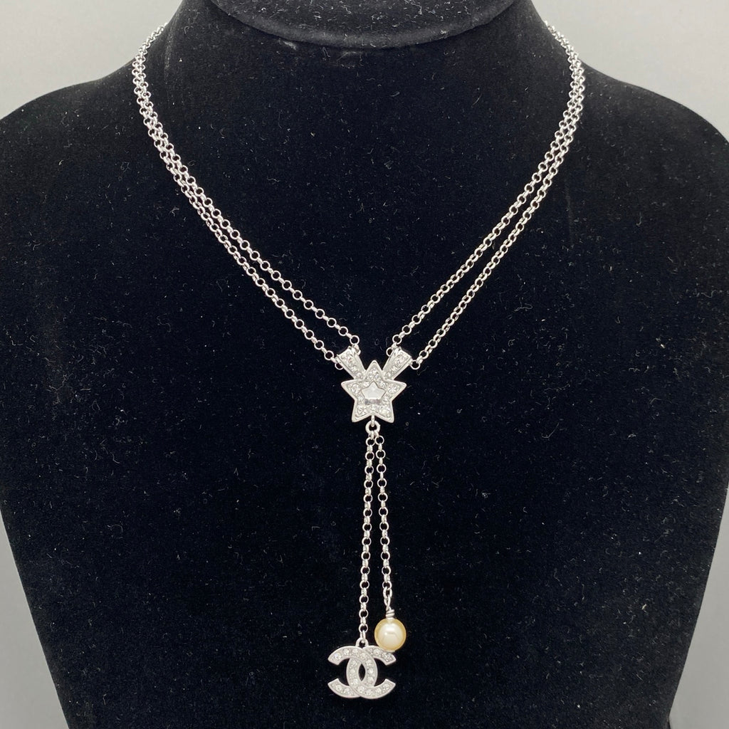 Crystal Pavé Star Lariat Necklace – Interlocking C and Lustrous Bead Drop