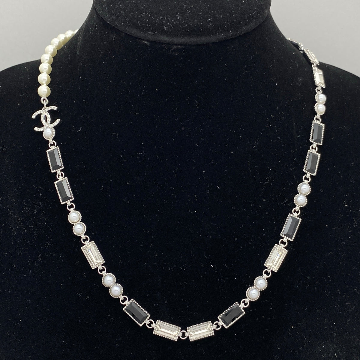Baguette Crystal and Lustrous Bead Necklace – Interlocking C