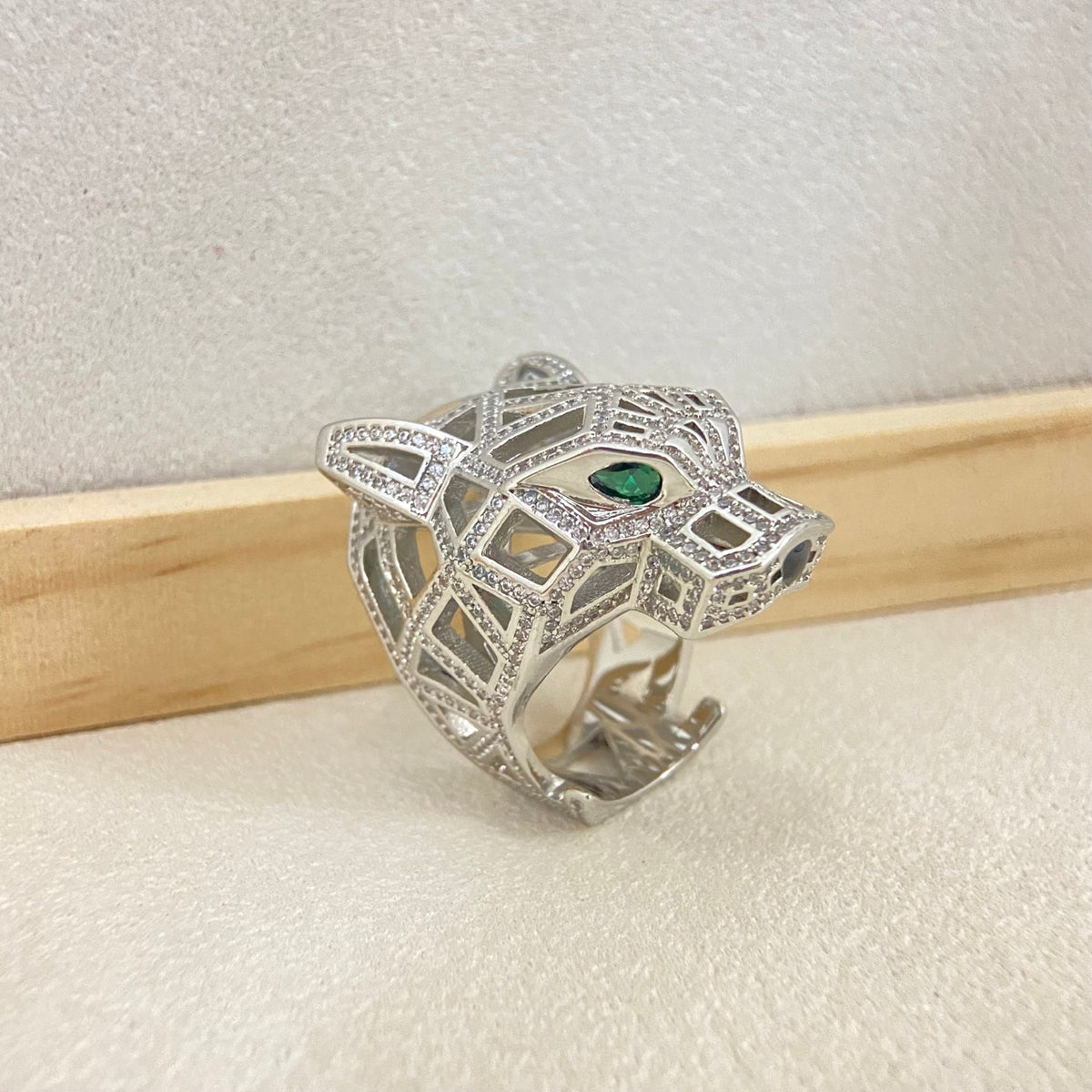 Pavé Openwork Panther Head Ring – Green Stone Eyes