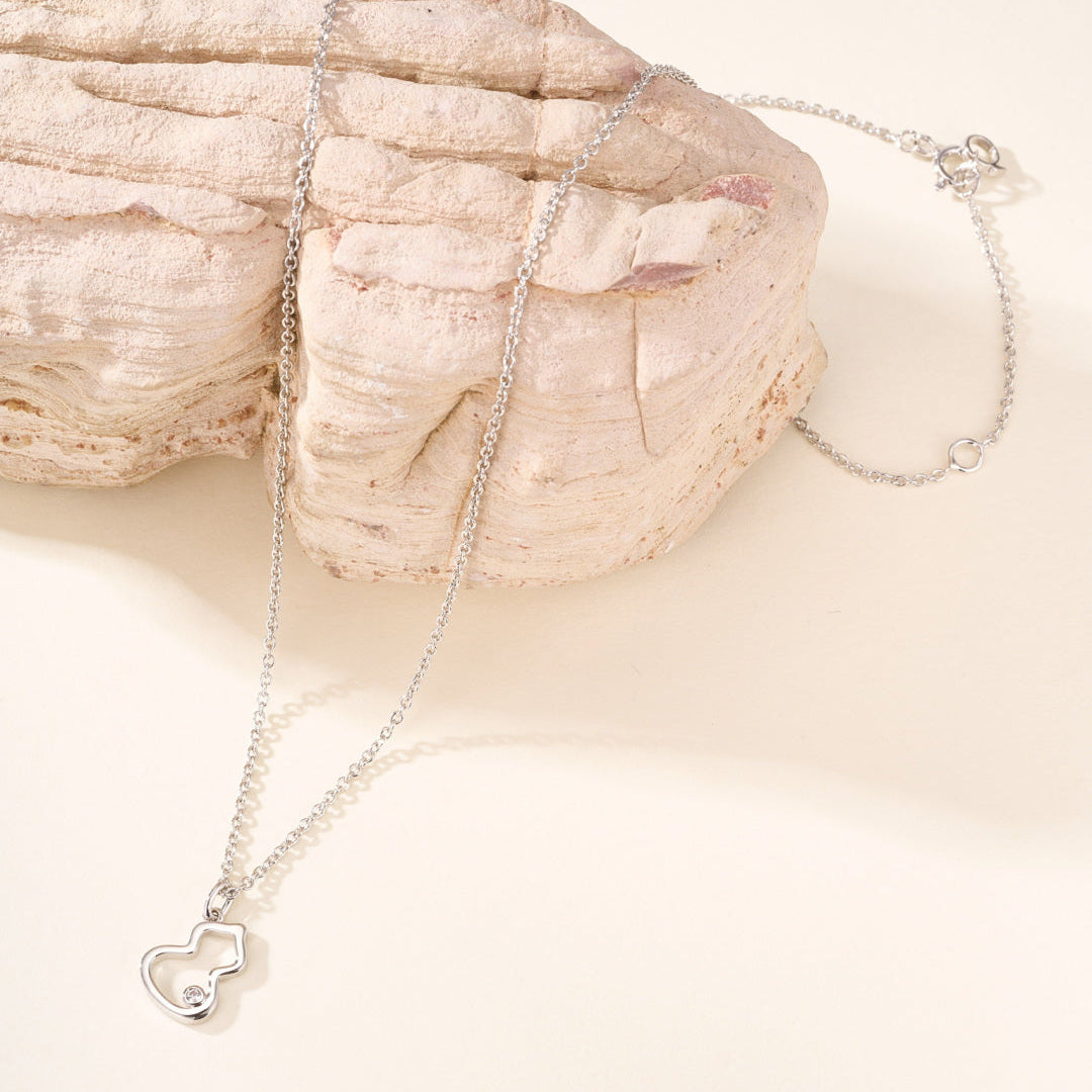 Lucky Gourd Charm Necklace – Single Gemstone Pendant, Elegant Hollow Design