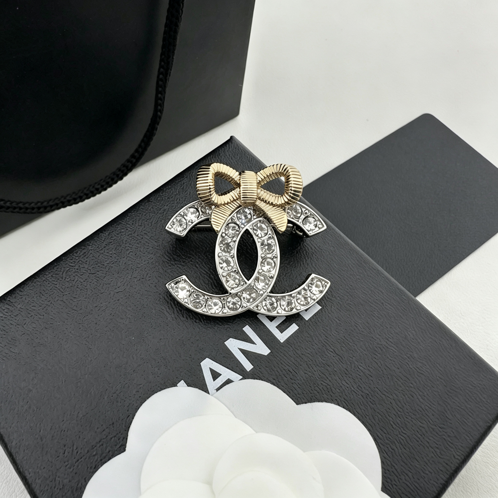 Pavé Interlocking C Brooch – Ribbed Bow Topper