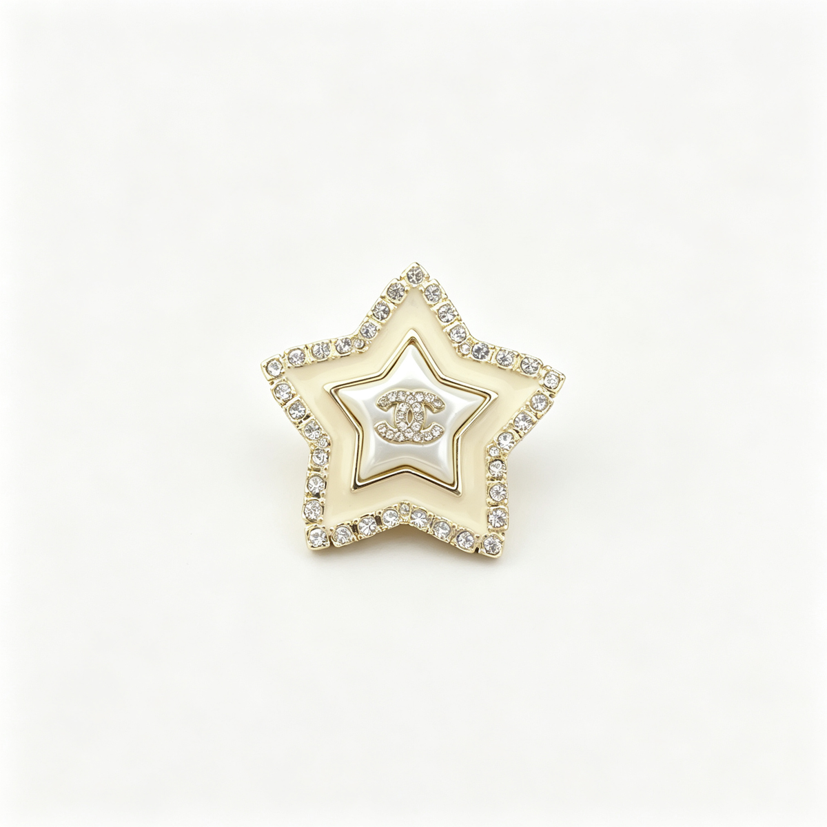 Double-Layer Star Brooch – Crystal Rim and Interlocking C
