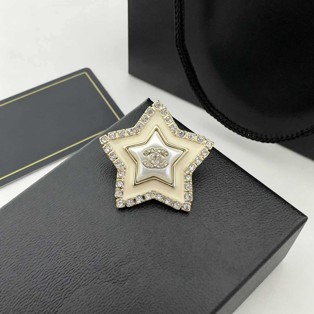Double-Layer Star Brooch – Crystal Rim and Interlocking C