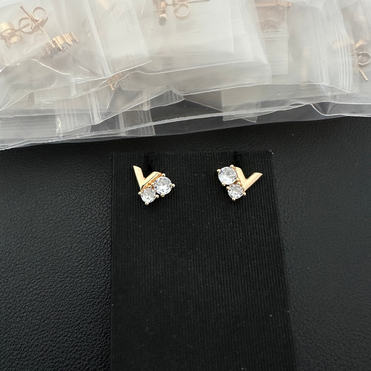 V Shape Stud Earrings Inlaid Sparkling Gemstones Fashion Women Ear Jewelry