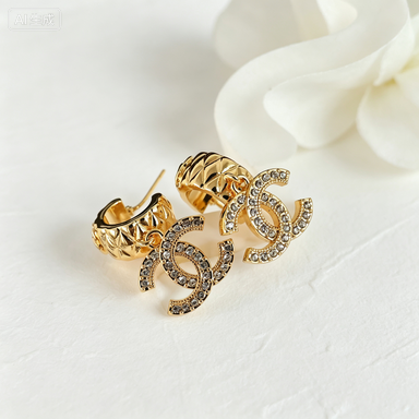 Quilted Double-C Pendant Stud Earrings–Lattice Matelassé