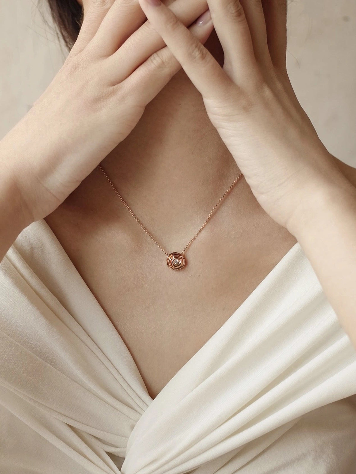Bud Pendant Necklace for Women Red Gem Luxury Jewelry for Daily